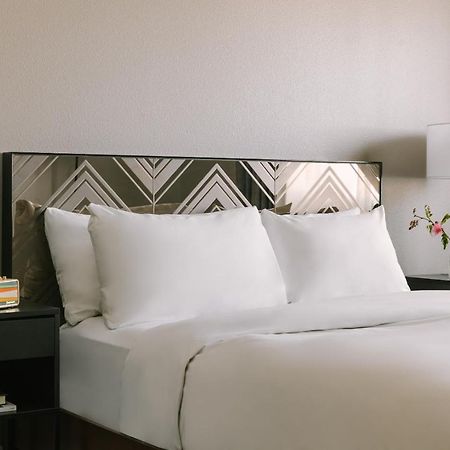 The V Powered By Sonder Hotel Palm Springs Exterior photo