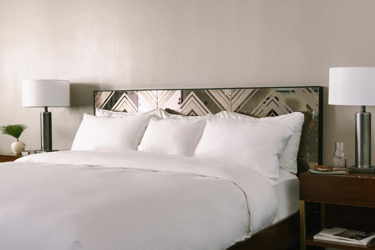 The V Powered By Sonder Hotel Palm Springs Exterior photo