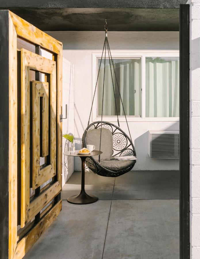 The V Powered By Sonder Hotel Palm Springs Exterior photo