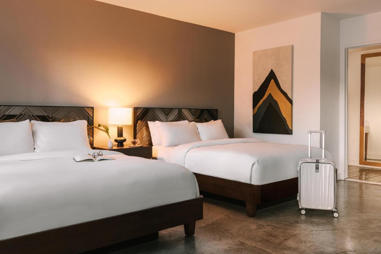The V Powered By Sonder Hotel Palm Springs Room photo